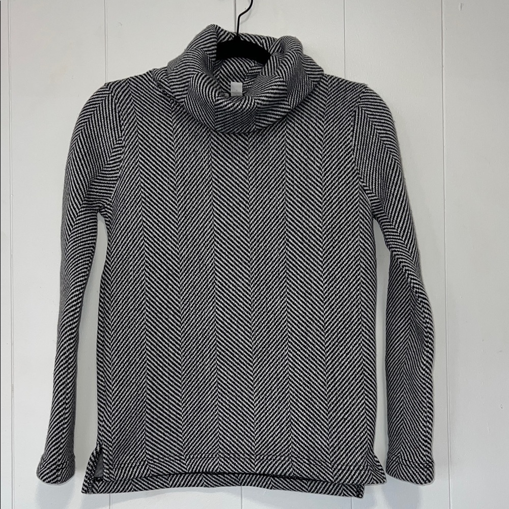 J. Crew Black and White Chevron Women's Sweater Pullover S11